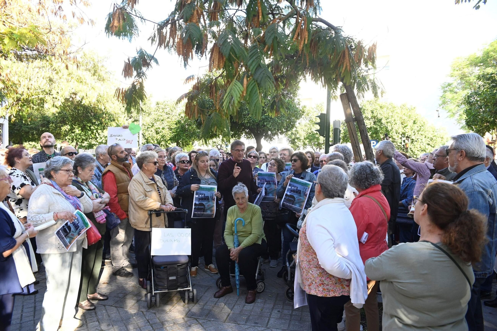 La protesta de los vecinos de la Fuensanta en defensa de la sanidad públicas, en imágenes La protesta de los vecinos de la Fuensanta en defensa de la sanidad públicas, en imágenes