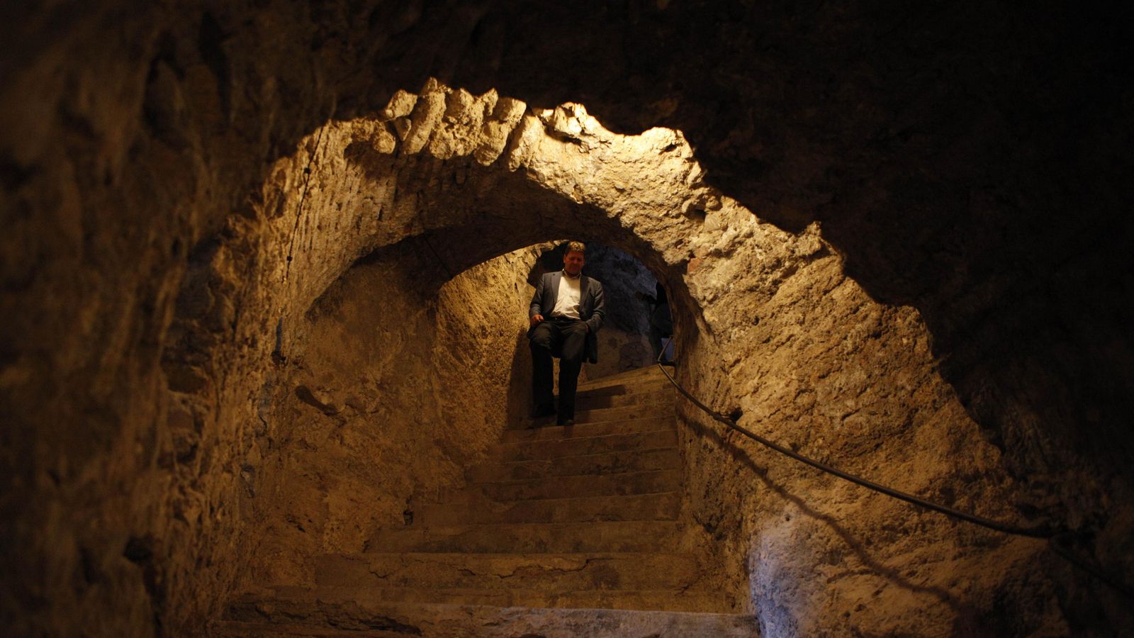 Mina de agua de Ronda, pasarela excavada en la roca Mina de agua de Ronda, pasarela excavada en la roca
