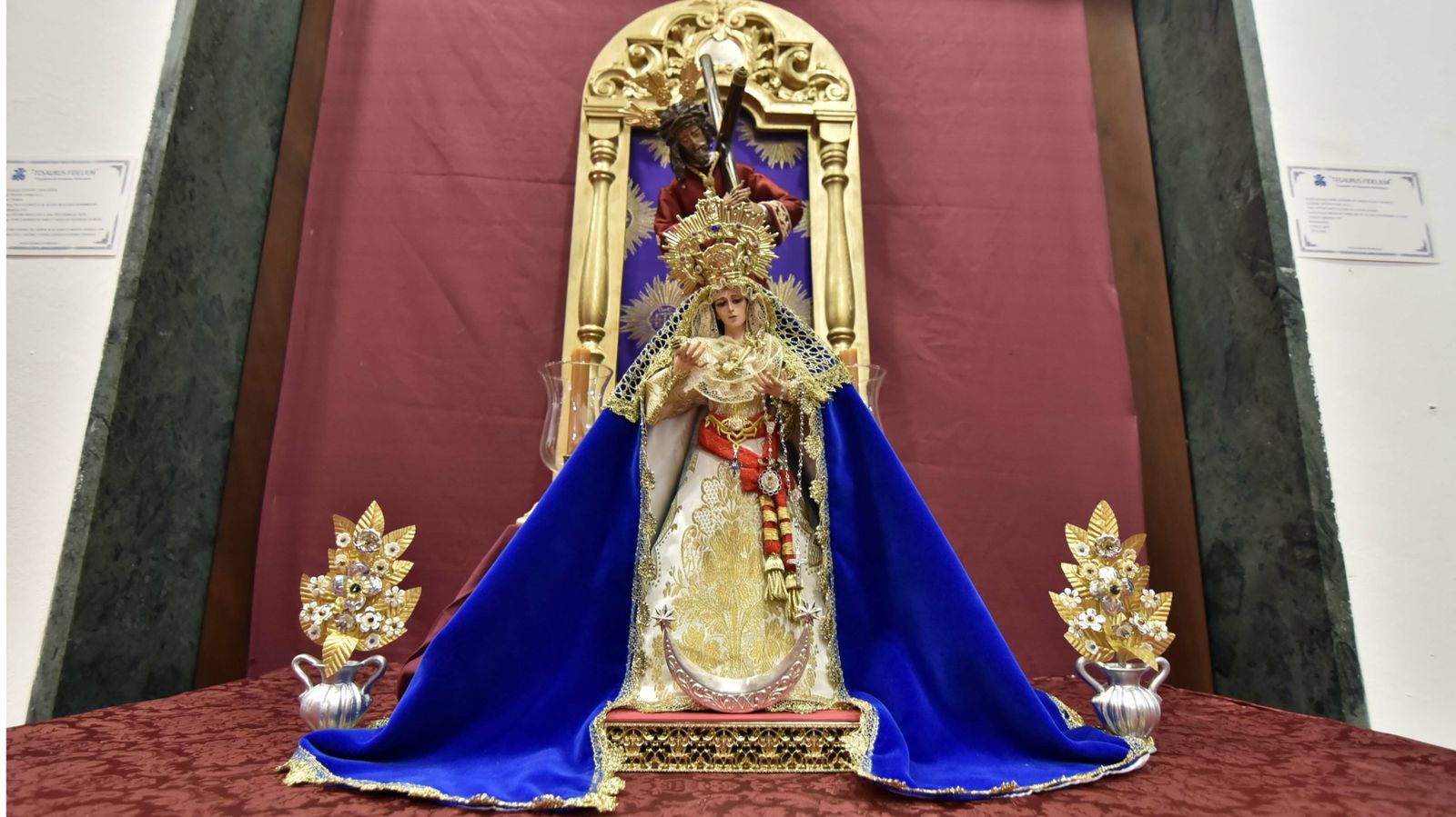 Las fotos de la exposicíon de Devociones Particulares en el Edificio Istmo - Comandancia