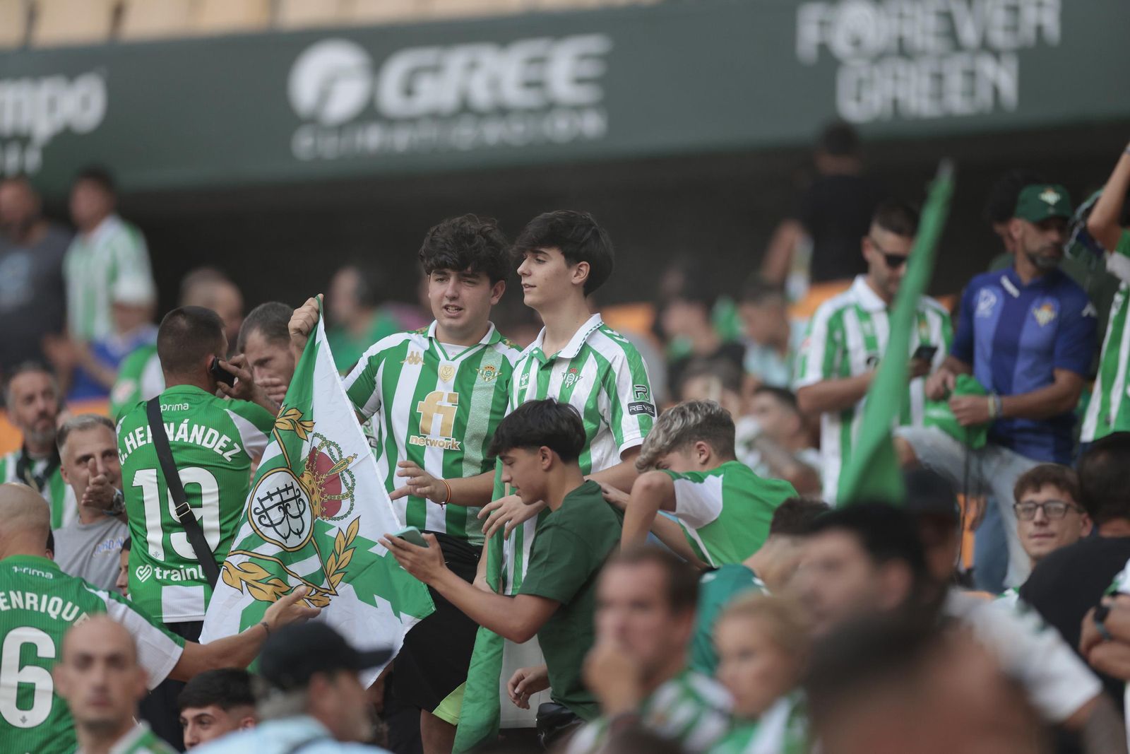 Búscate en las fotos del Betis - Alavés