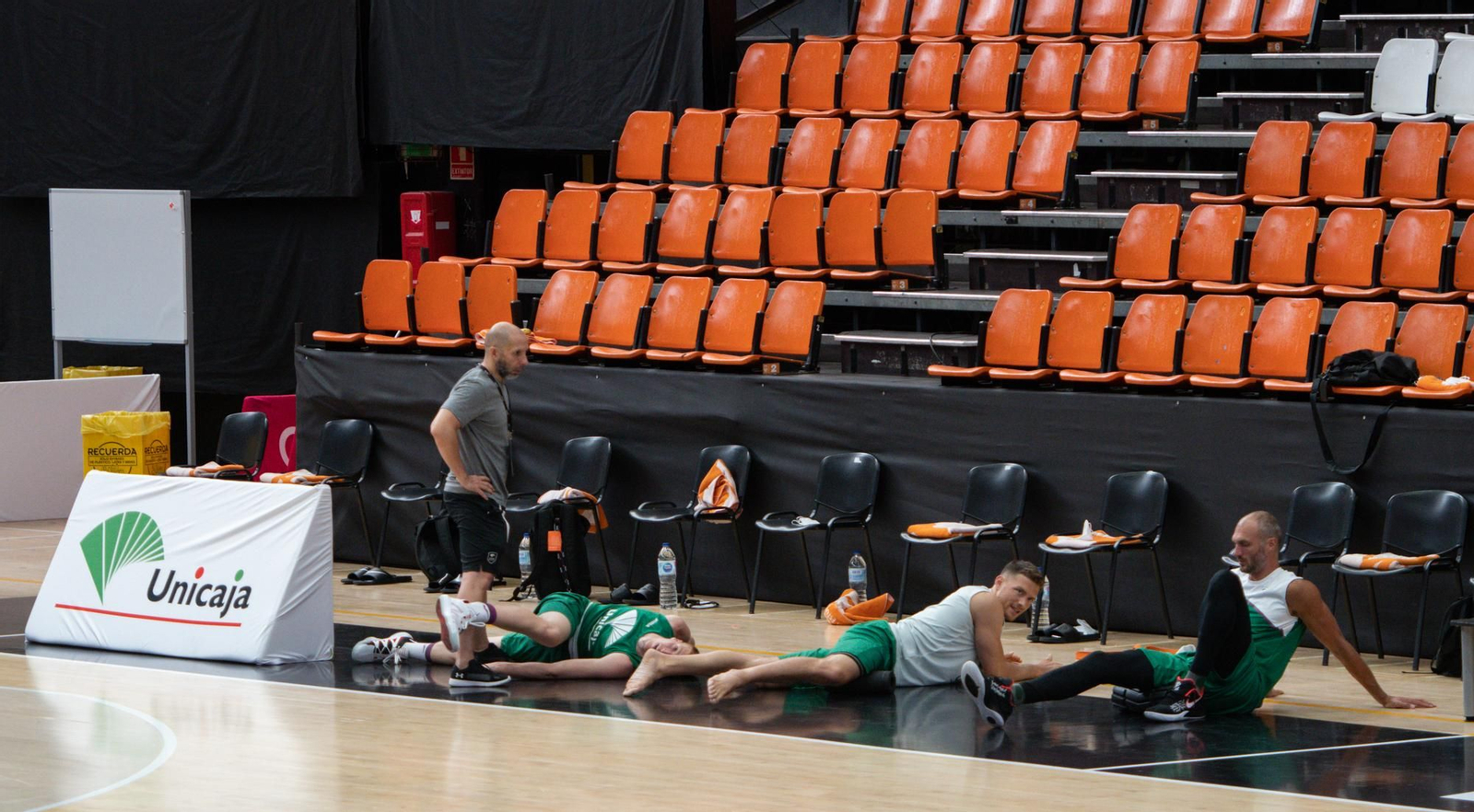 Las fotos del Unicaja en la toma de contacto con La Fonteta