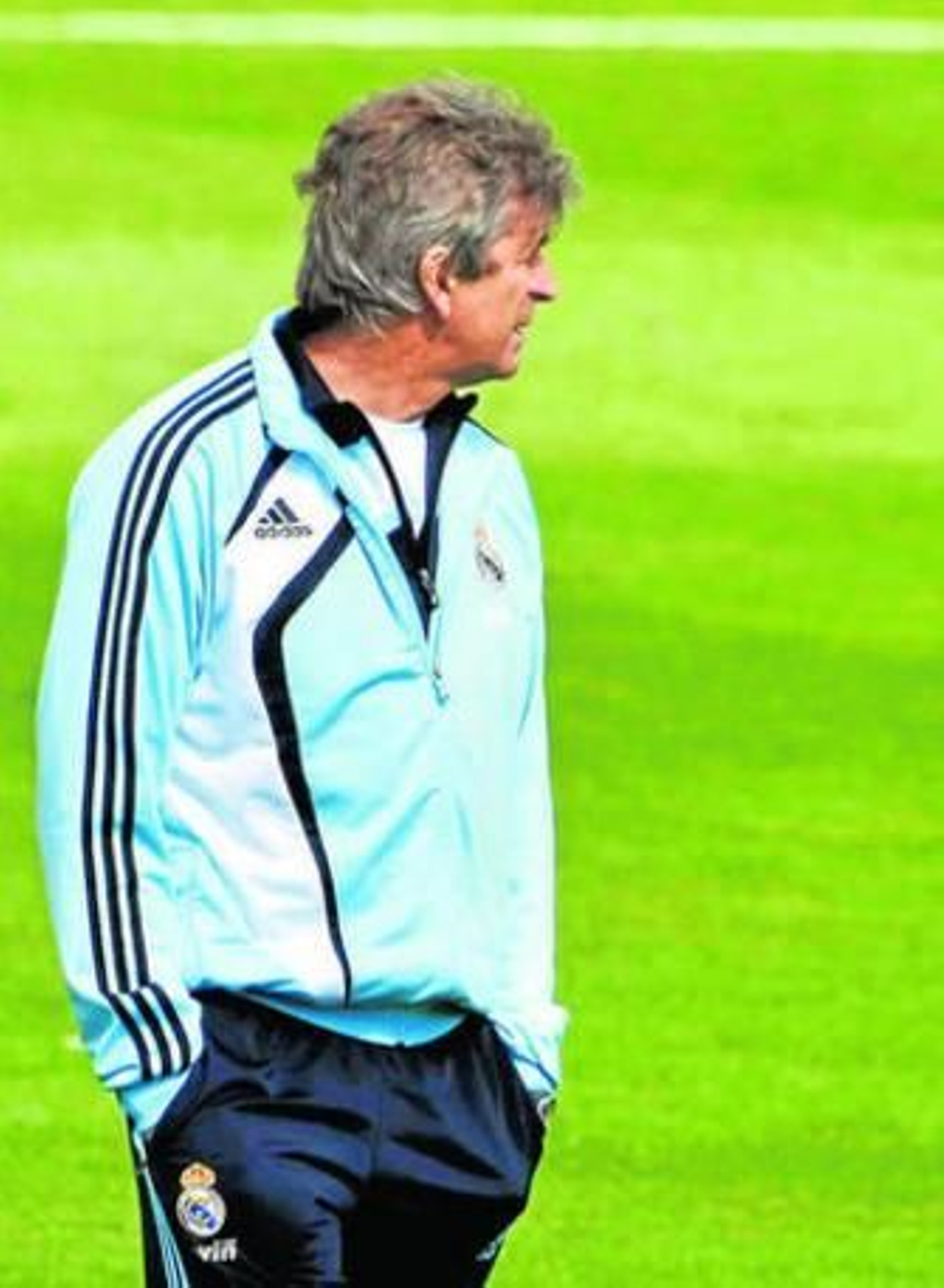 Manuel Pellegrini, durante el entrenamiento realizado ayer.