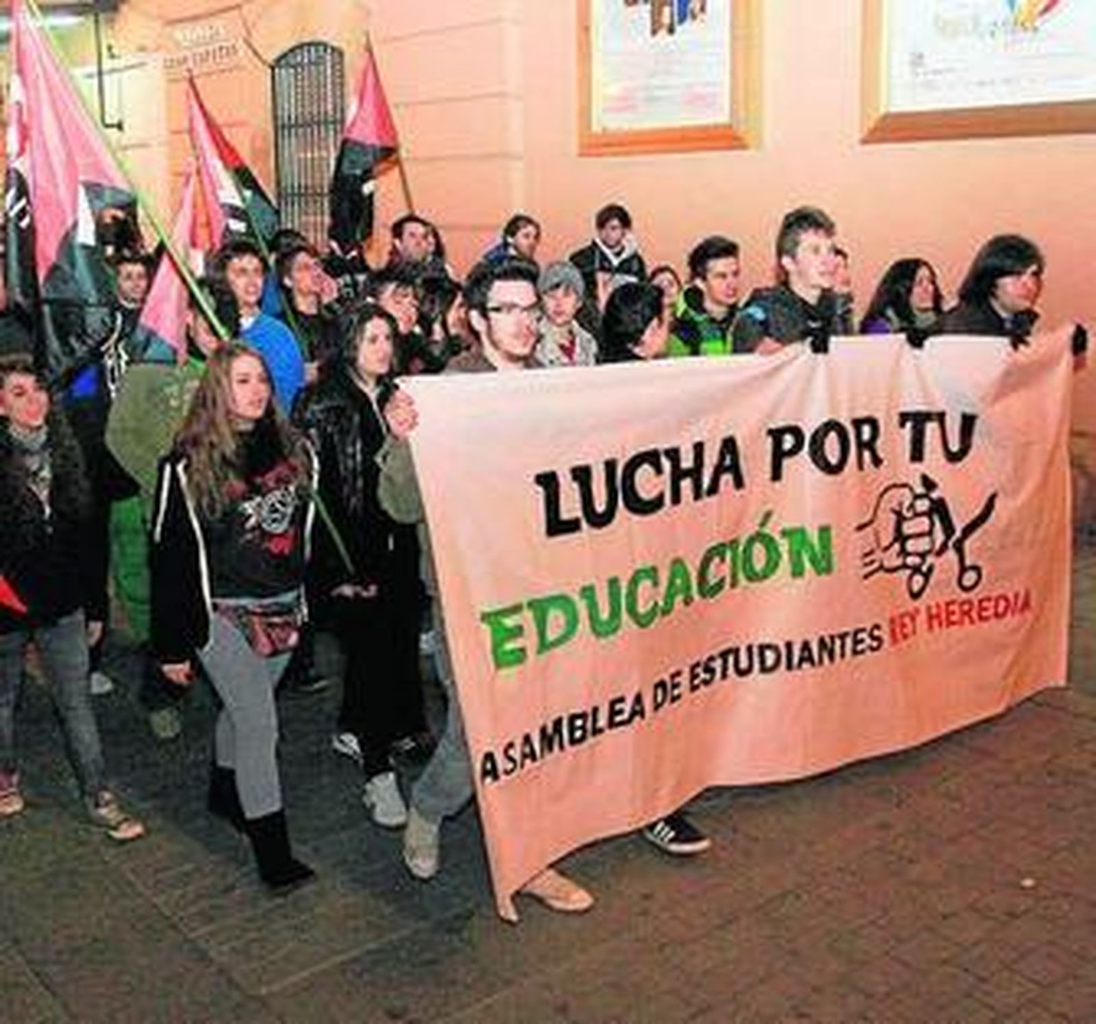 Un momento de la manifestasión a su paso por el Gran Teatro.