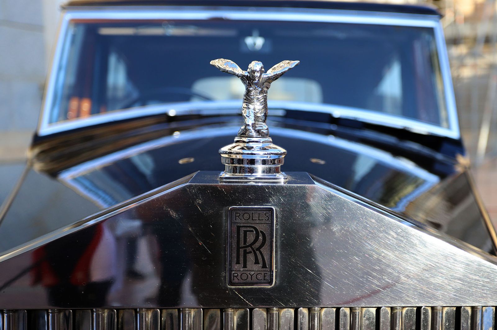 ¿Has visto el Rolls-Royce y la Harley de la Guardia Real expuestos en la puerta del Ayuntamiento?