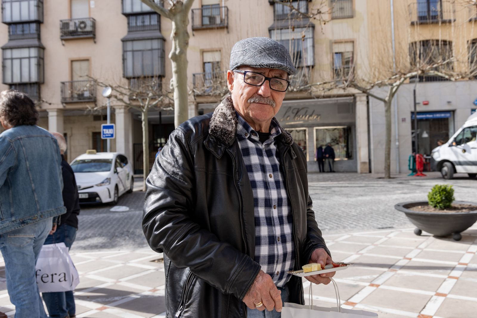 Izado de la Bandera de Andalucía y en un desayuno molinero en Jaén