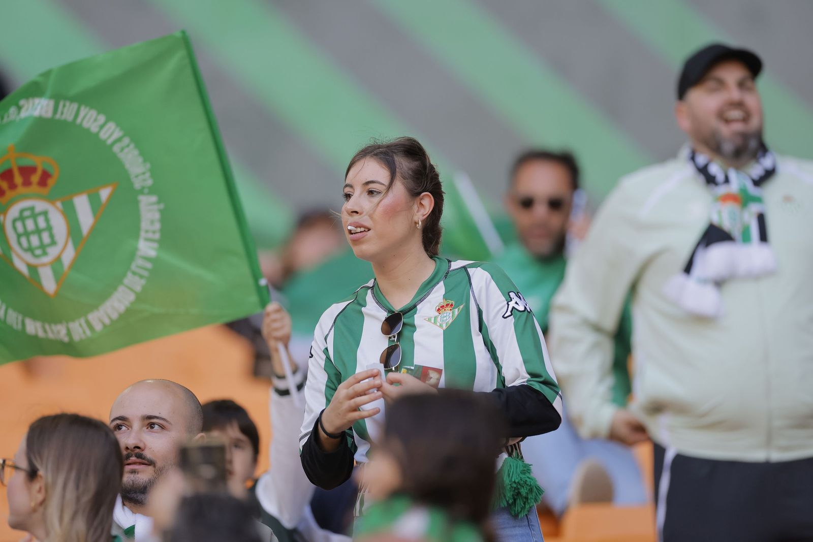 Búscate en las fotos del Betis - Sevilla