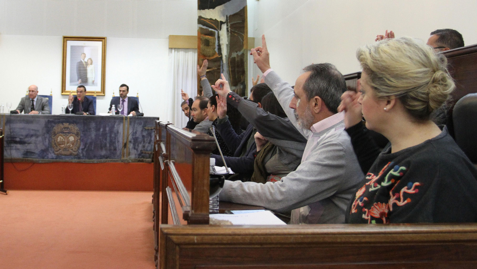 Momento de la votación a la propuesta de acuerdo y primera convocatoria para la Edusi.
