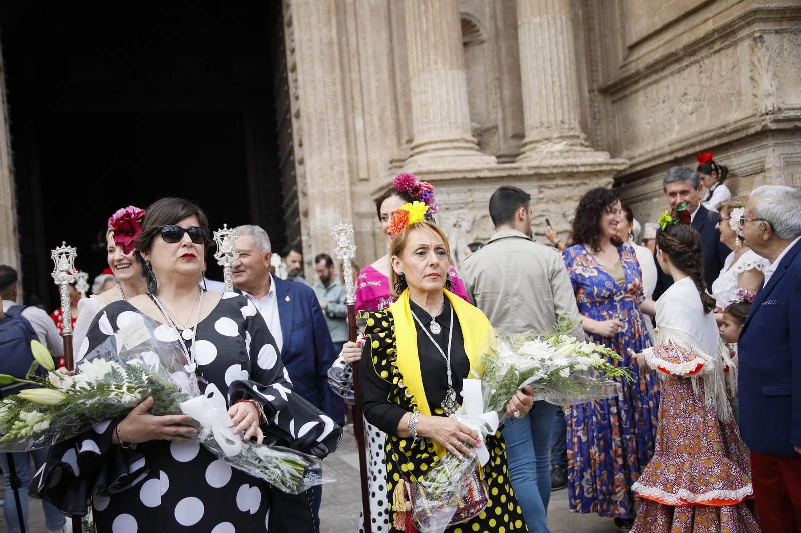 Imágenes de la salida  del Rocío desde la Catedral de Almería