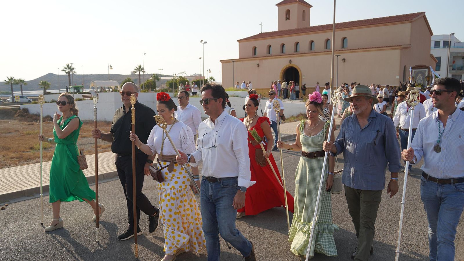 Alcalde y autoridades han participado en la romería.