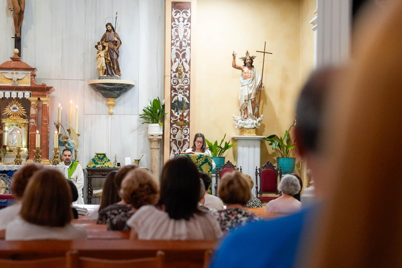 Las imágenes del la misa en Macael ofrecida por los niños y familias