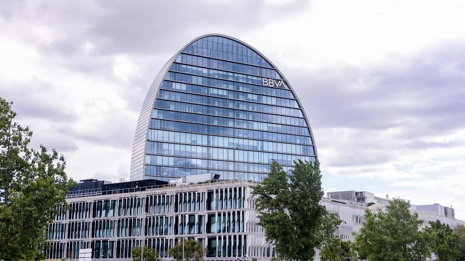 Fachada de la sede de BBVA en Madrid