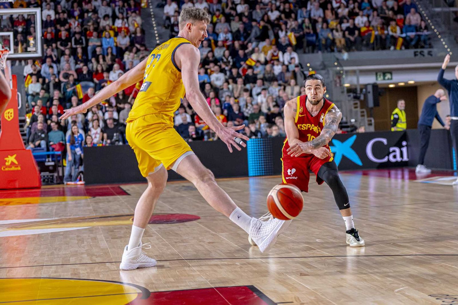 Francis Alonso lidera a una España invicta con 12 puntos