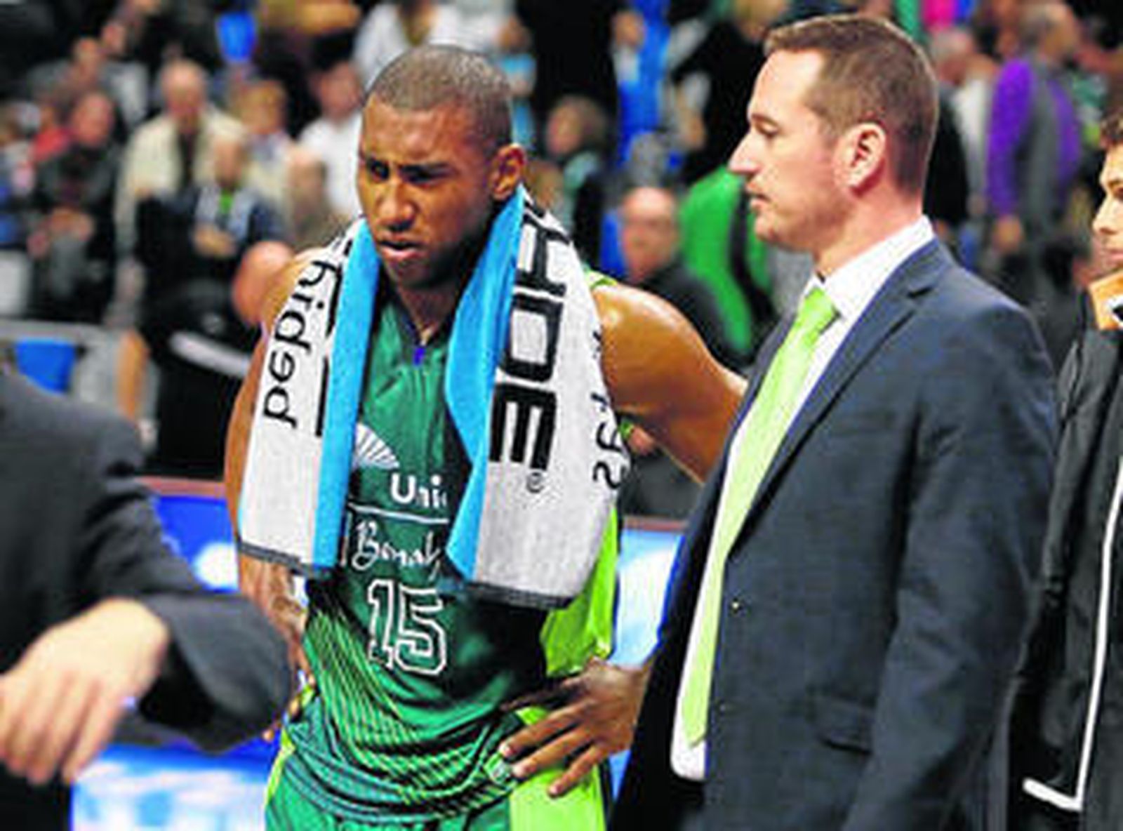 Carlos Salas, junto a Jayson Granger.