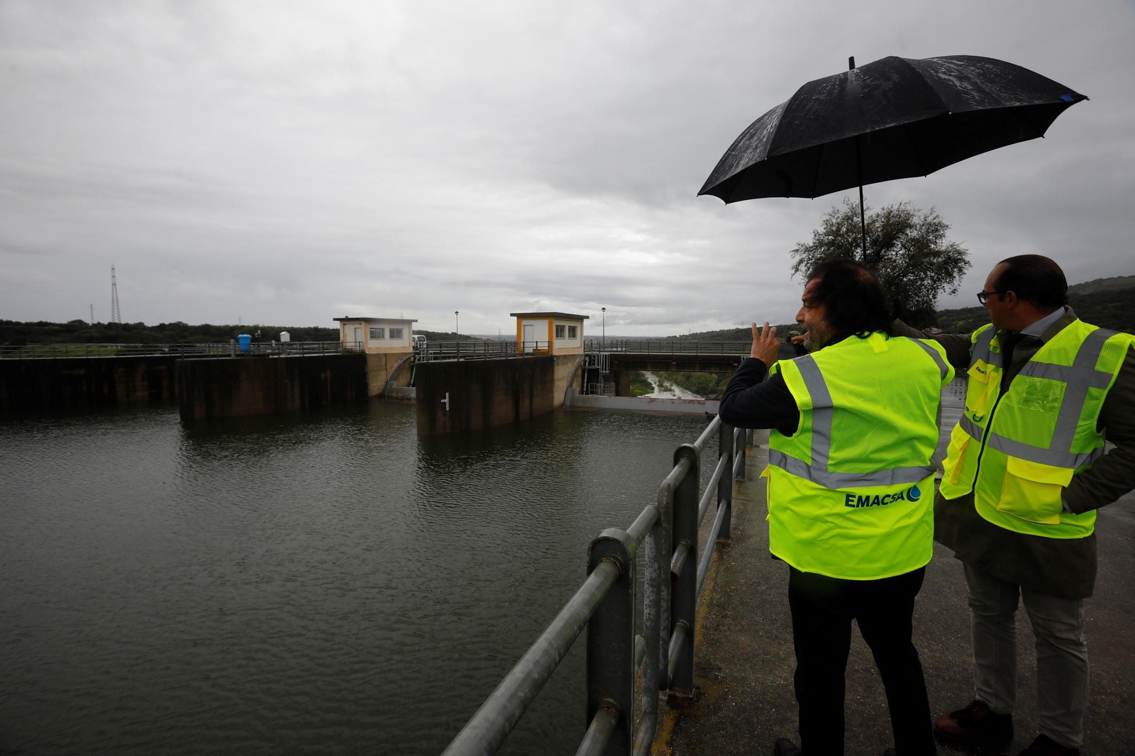 El desembalse del pantano de Navallana, en imágenes
