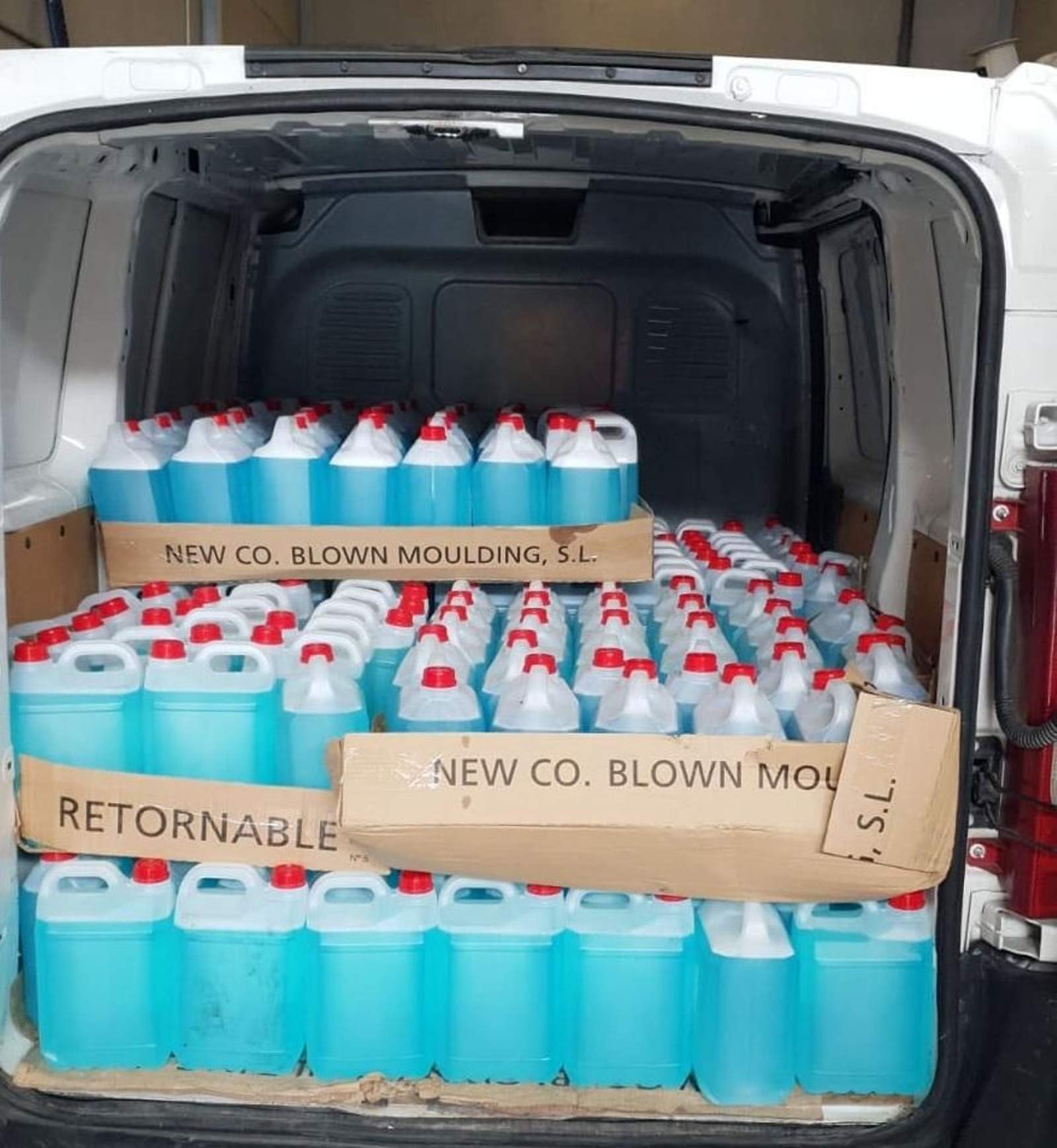 Reparto de desinfectantes de hipoclorito adquiridos por la Diputación de Córdoba.