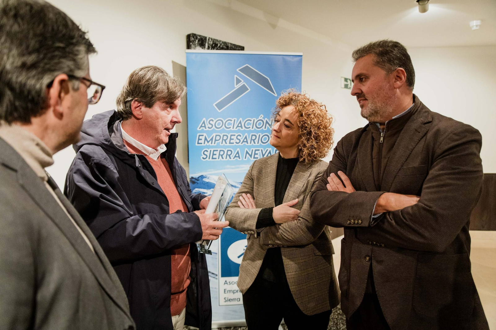 Enrique de la Higuera y Carlos Olmedo, premiados por su trayectoria empresarial en Sierra Nevada