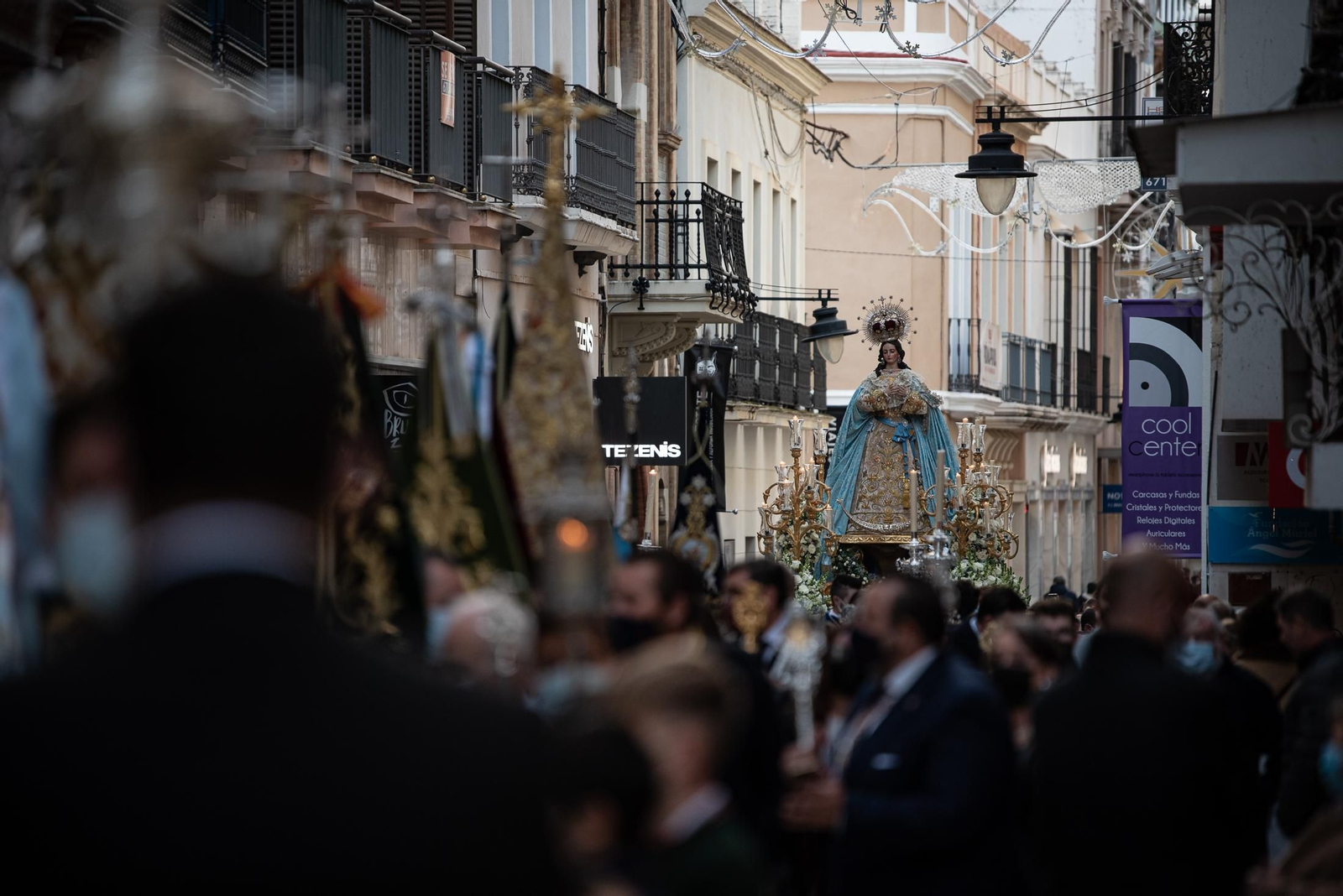 Imágenes de la Inmaculada Concepción procesionando por las calles de Huelva
