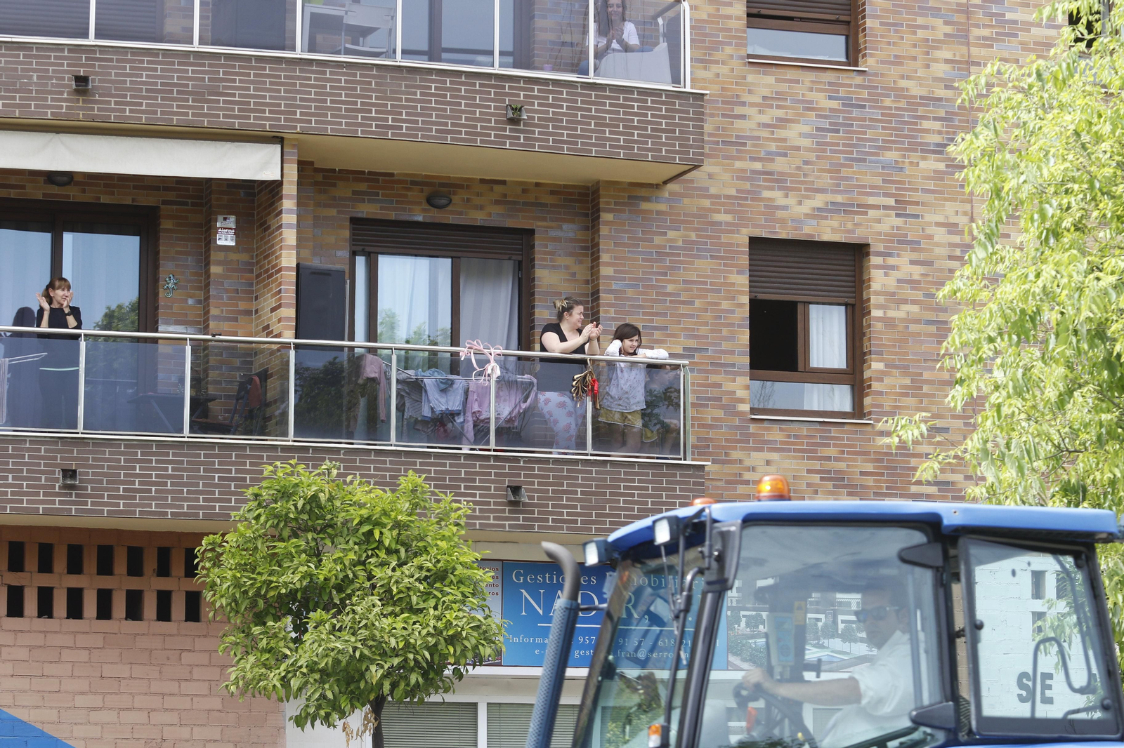 Las fotos del homenaje de los agricultores a los sanitarios de Córdoba