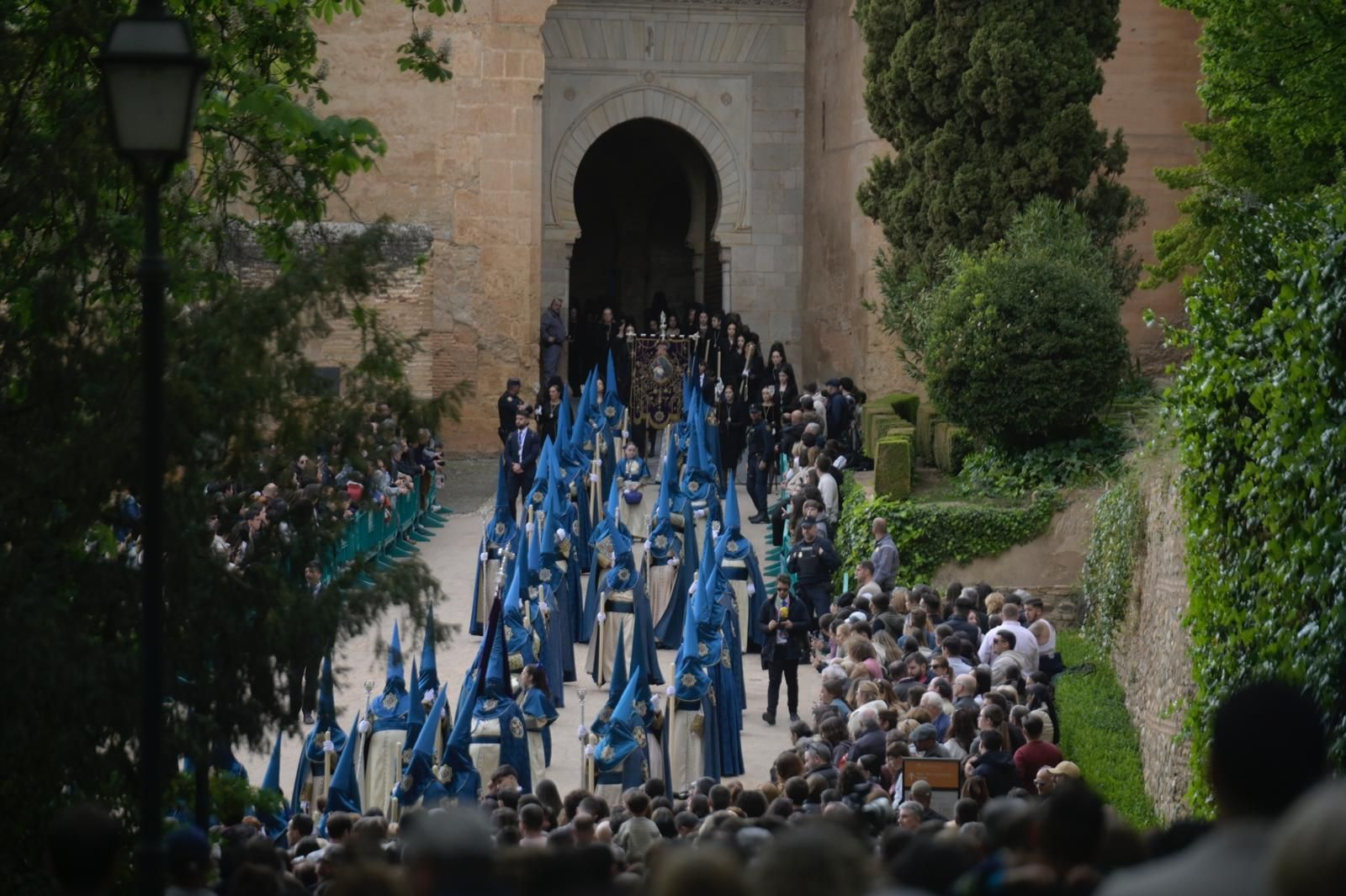 Las mejores fotografías de la salida de la Hermandad de la Alhambra 2025