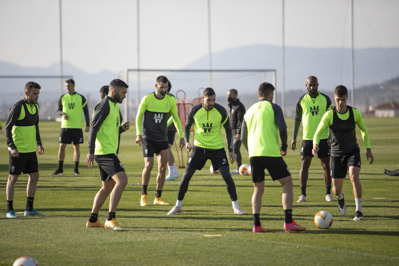 El Granada se ejercitó este miércoles en la Ciudad Deportiva. El Granada se ejercitó este miércoles en la Ciudad Deportiva.