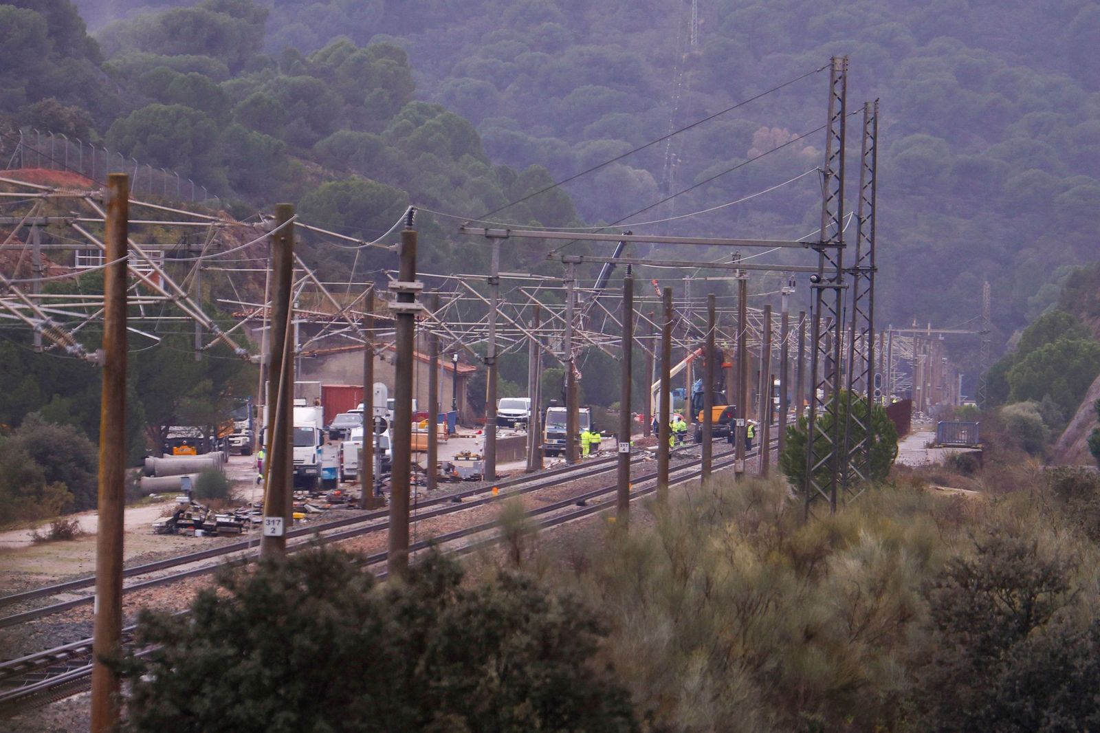 Retirados de las vías los últimos restos del tren Alvia siniestrado en Adamuz, en fotos