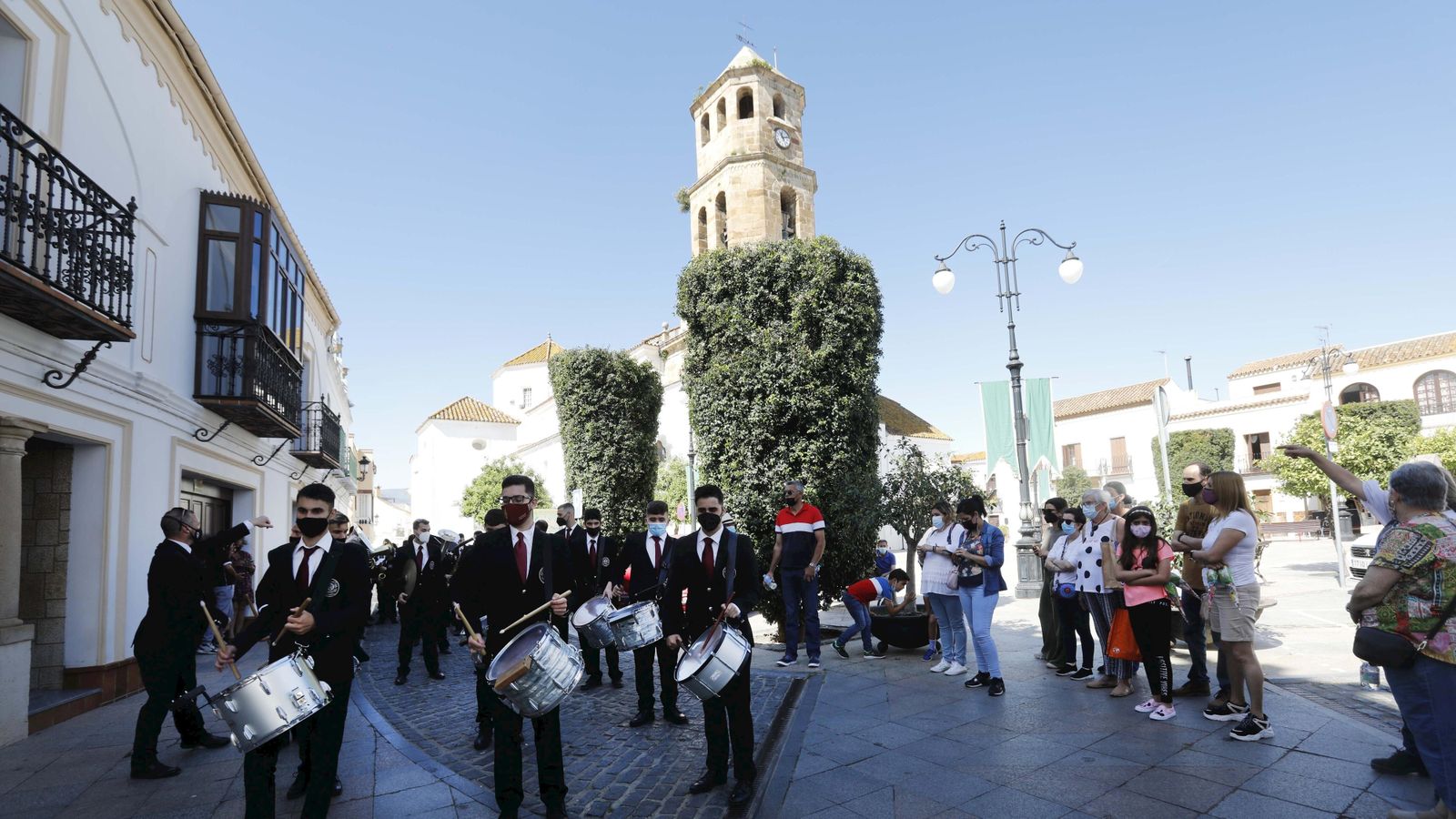 La banda municipal de Los Barrios recorrió las calles de la localidad.
