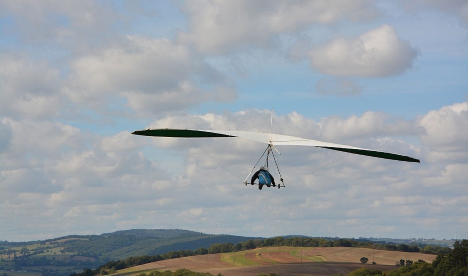Una foto de archivo de un ala delta.