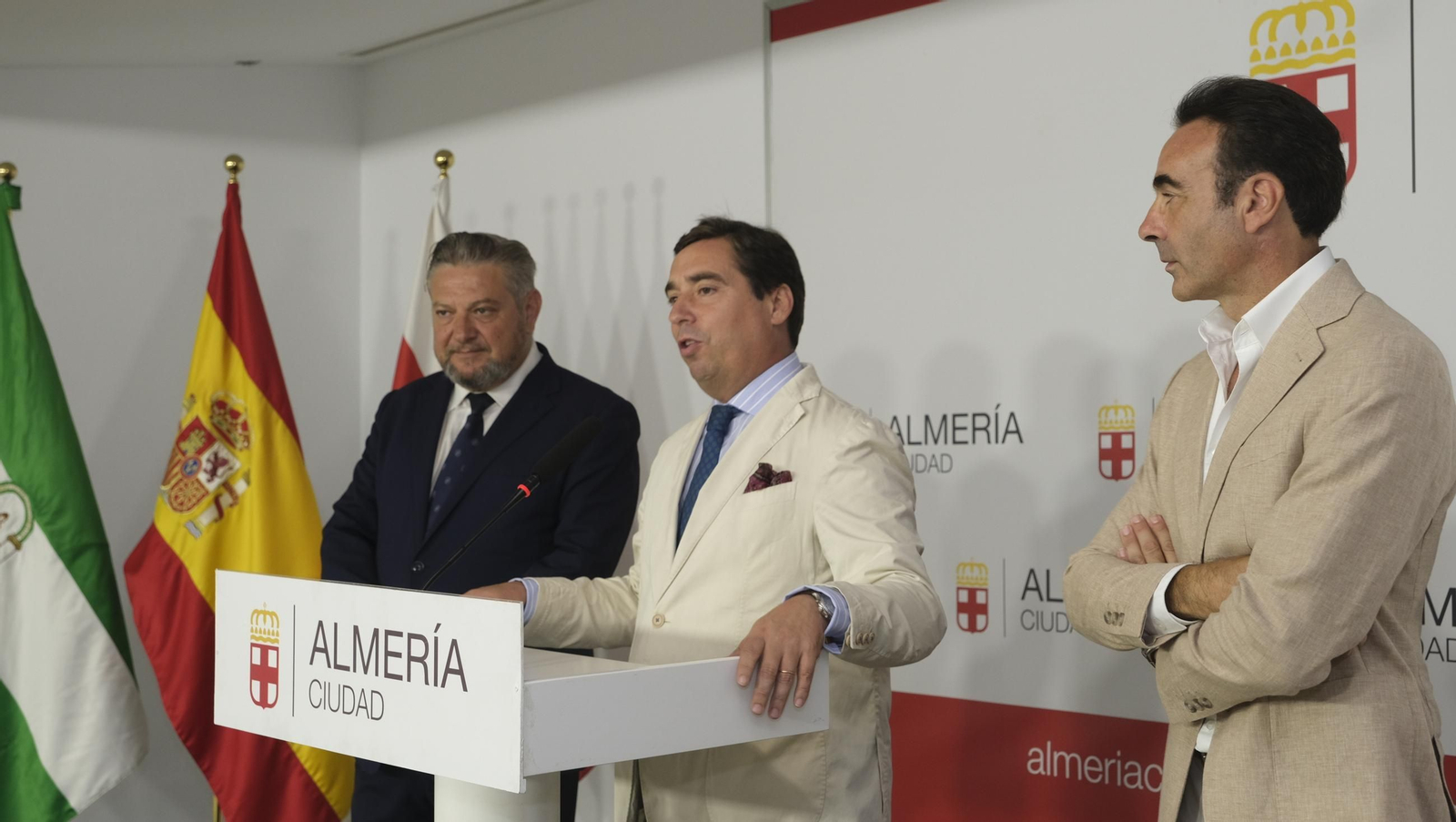 Presentación de la Feria taurina de Almería con Enrique Ponce en su despedida, en imágenes