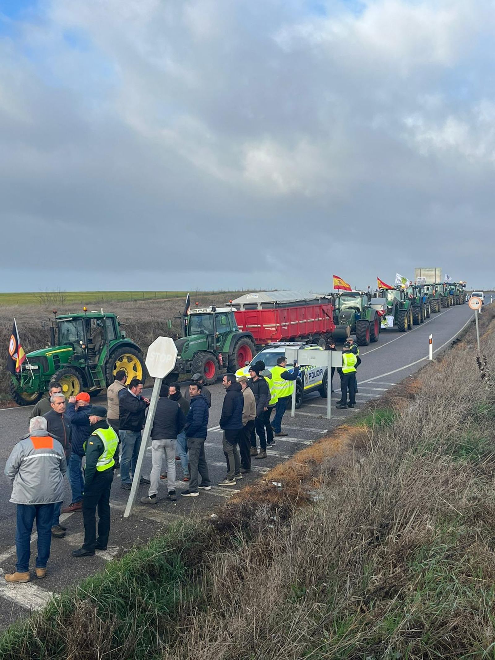 Los agricultores cortan la N-432 en Córdoba contra el acuerdo de Mercasur