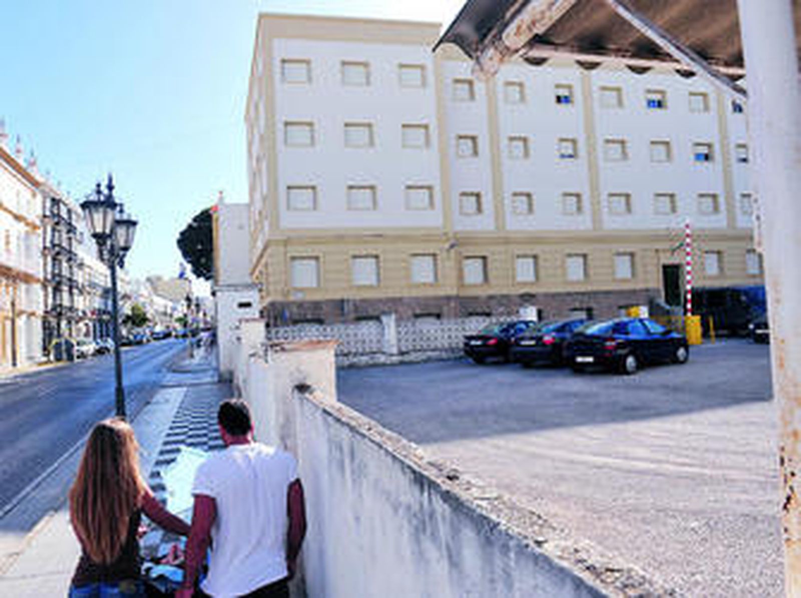 Aparcamiento cercano a la zona de Capitanía, para la cual el Ayuntamiento recogía un desarrollo.