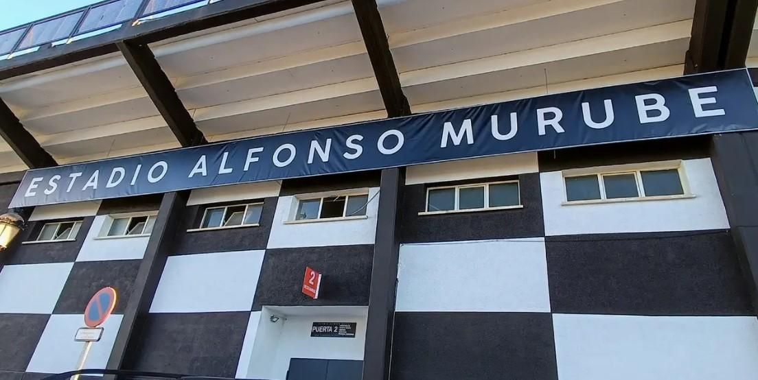 Se suspende el Ceuta-Almería por el muerte de un aficionado en la grada