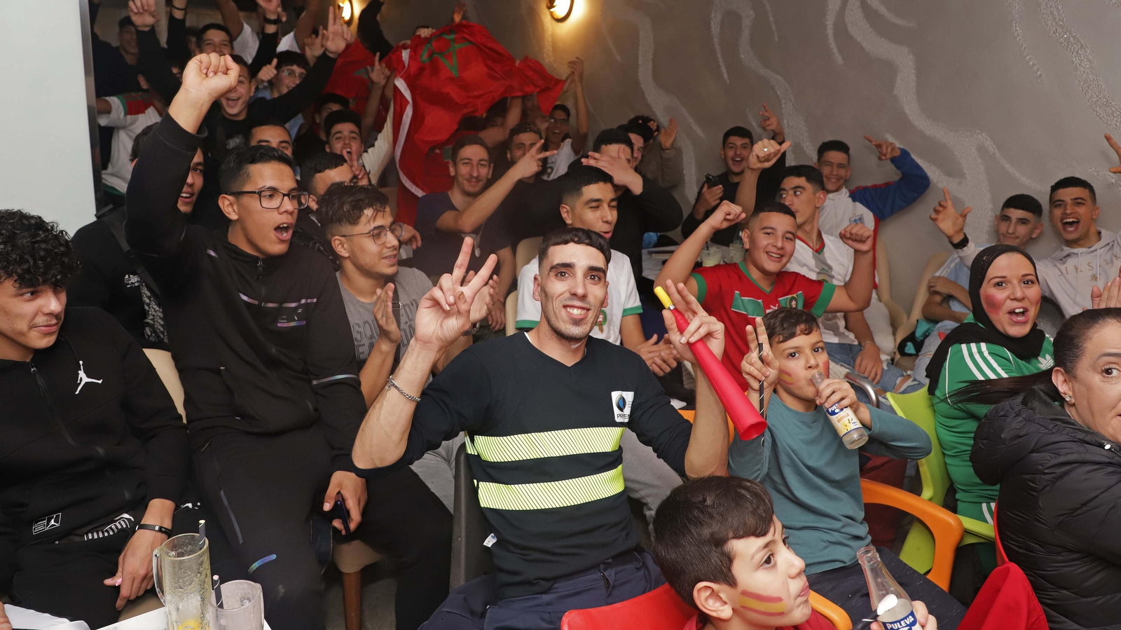 Fotos del ambiente durante el Marruecos - España en Algeciras