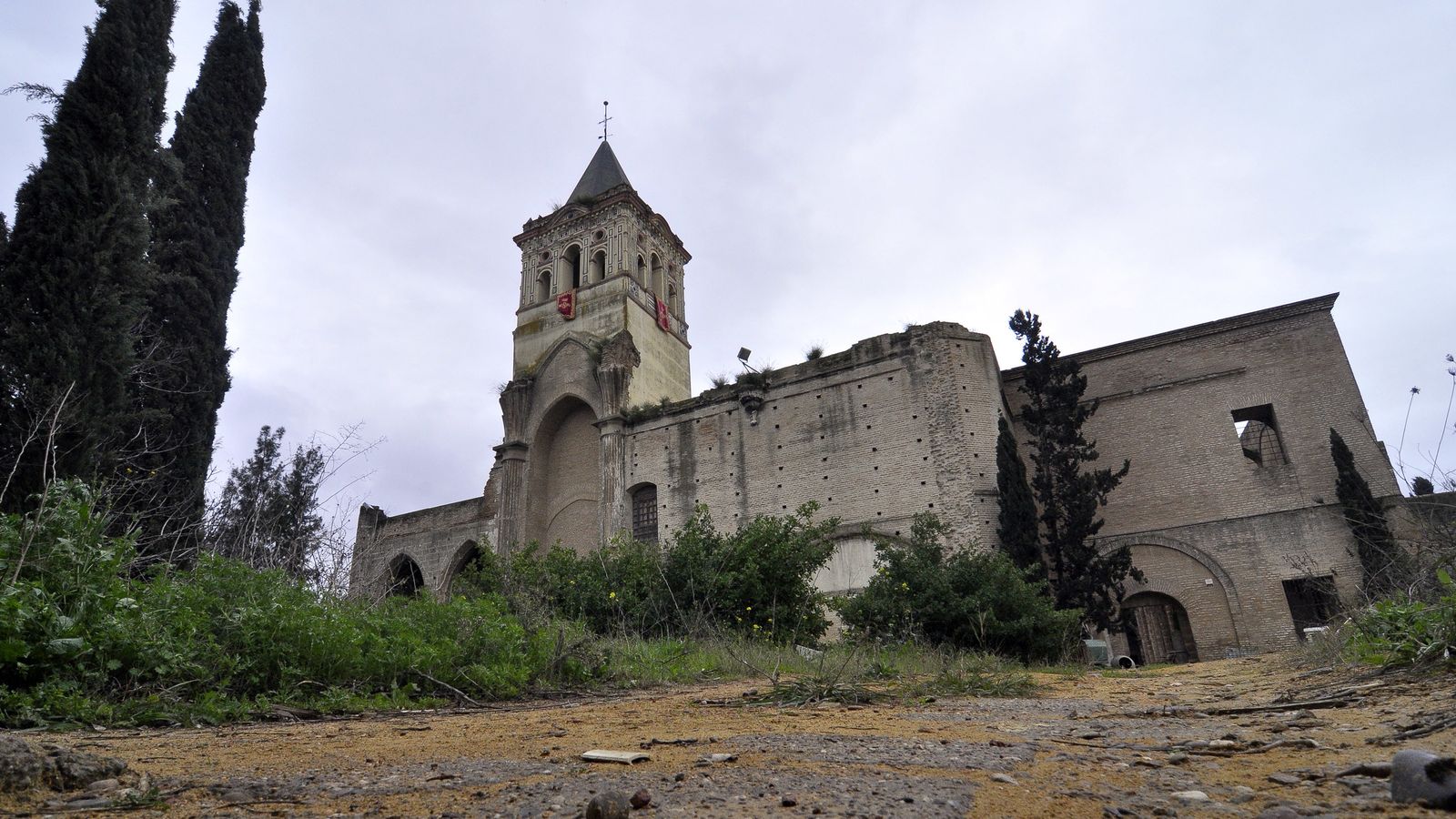 Fachada exterior del monasterio de San Jerónimo, que fue comprado por el Ayuntamiento en 1984 a la familia Beca Belmonte
