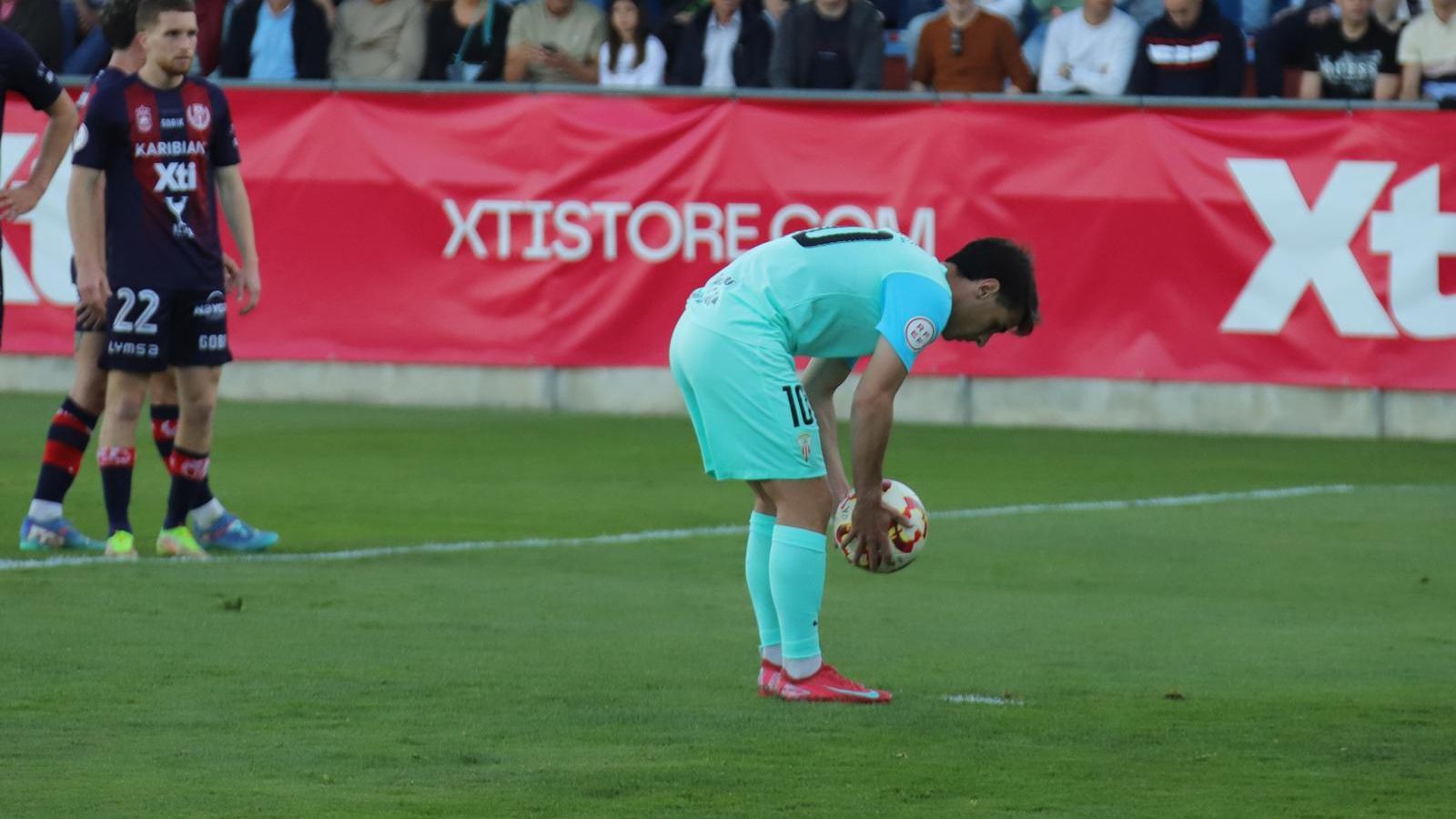 Diego Esteban se dispone a lanzar el penalti.