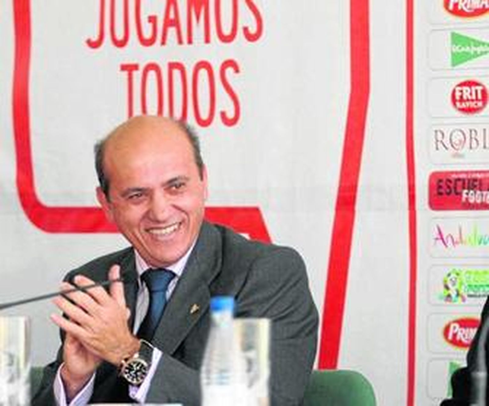 El presidente del Sevilla, sonriente en la presentación de un acto organizado por la entidad.