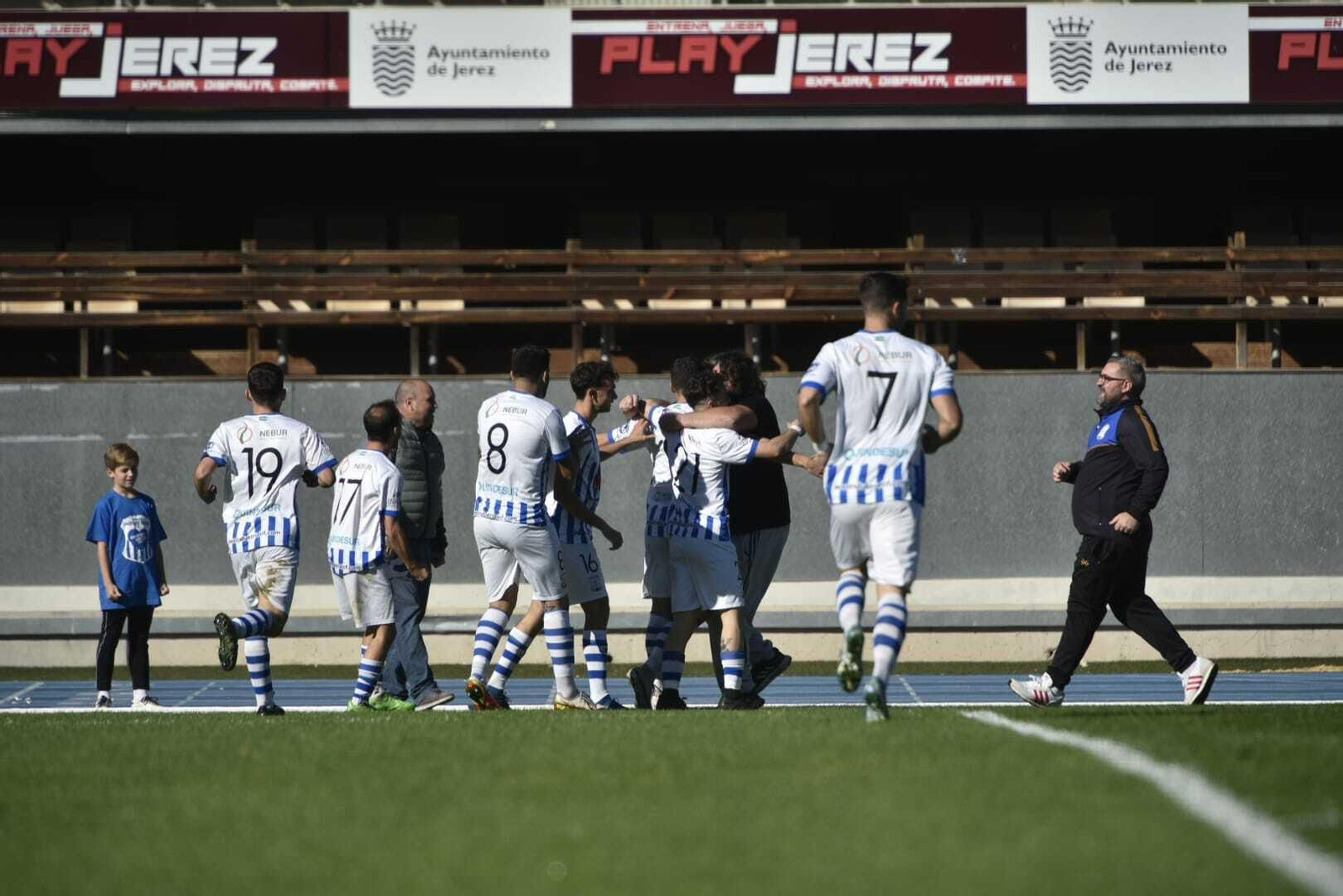 La fiesta del Jerez Industrial ante el Racing en Chapín