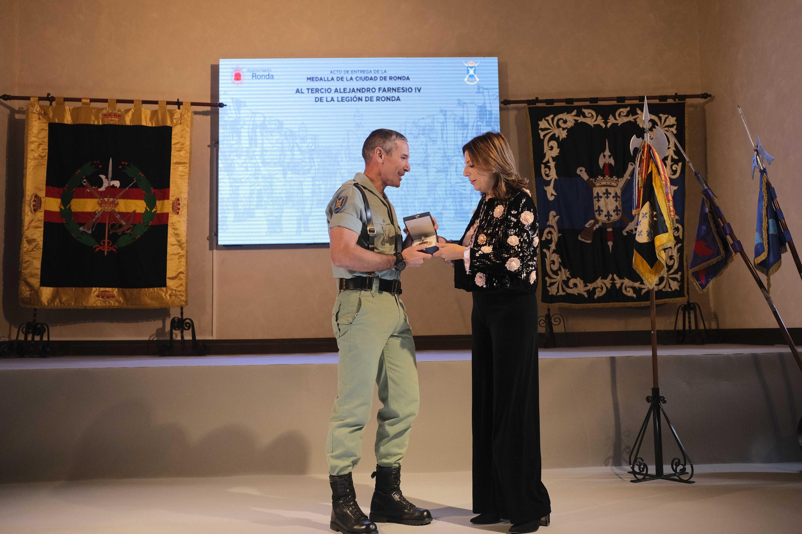 Las fotos de la Medalla de Ronda para la Legión y su posterior desfile
