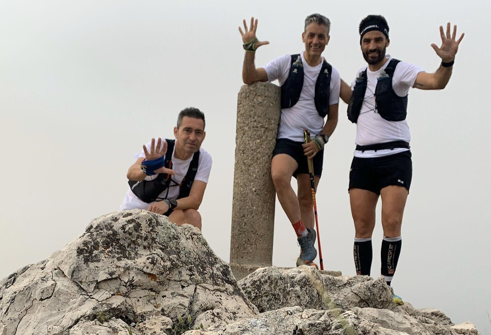 Los 'runners' del II Reto Solidario AEDAS Homes en el Pico El Torreón en Cádiz.
