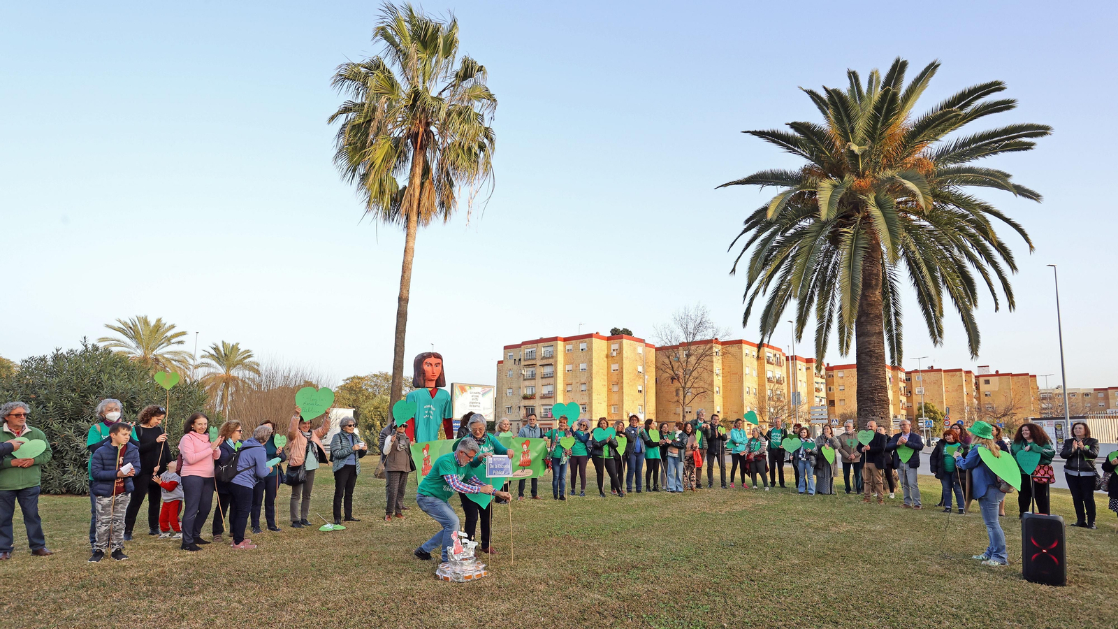 Concentración de Marea Verde Jerez para nombrar a la rotonda de la Escuela Pública en La Granja Concentración de Marea Verde Jerez para nombrar a la rotonda de la Escuela Pública en La Granja