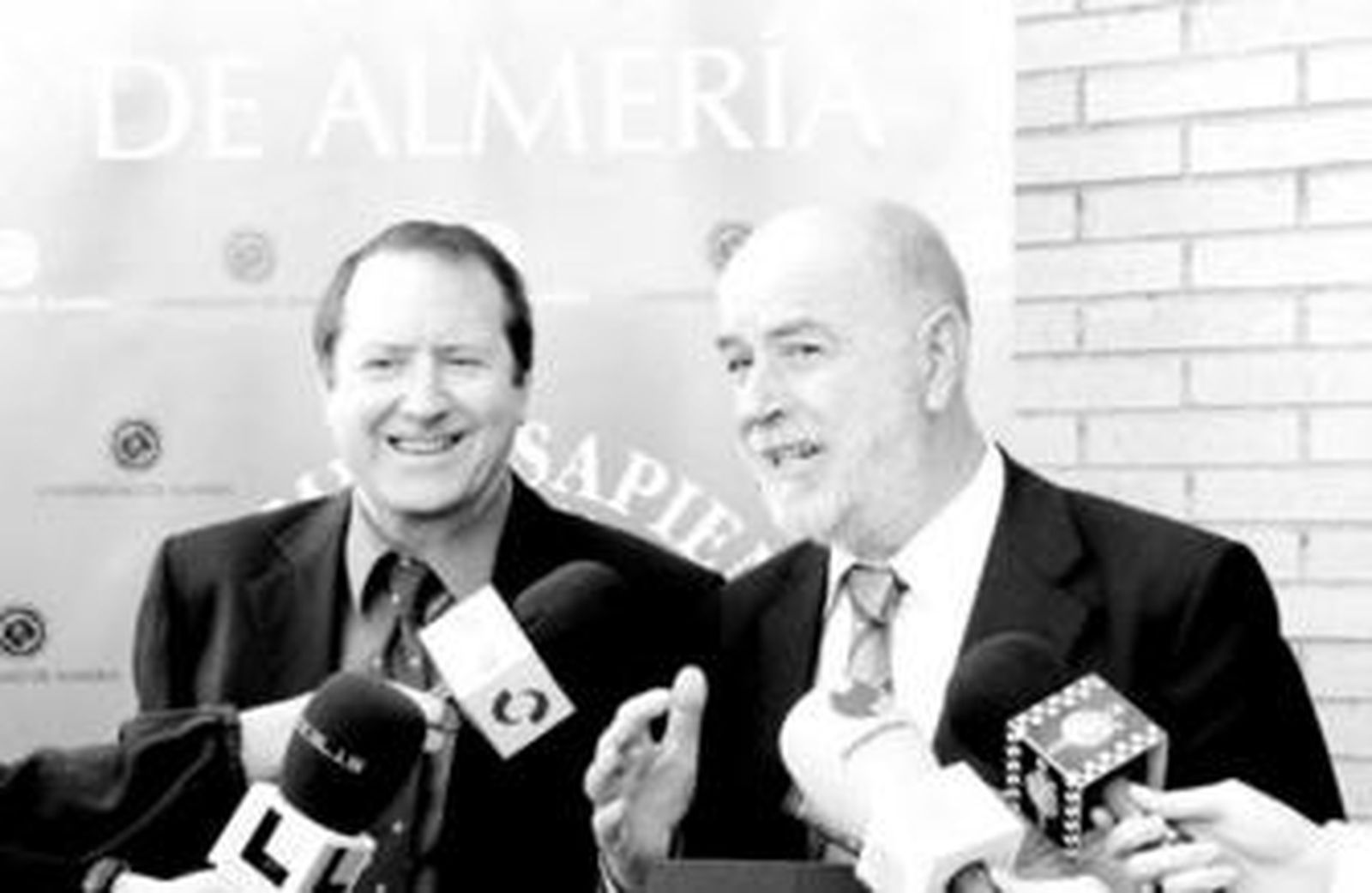 Pedro Molina durante una rueda de prensa celebrada en la Universidad de Almería.