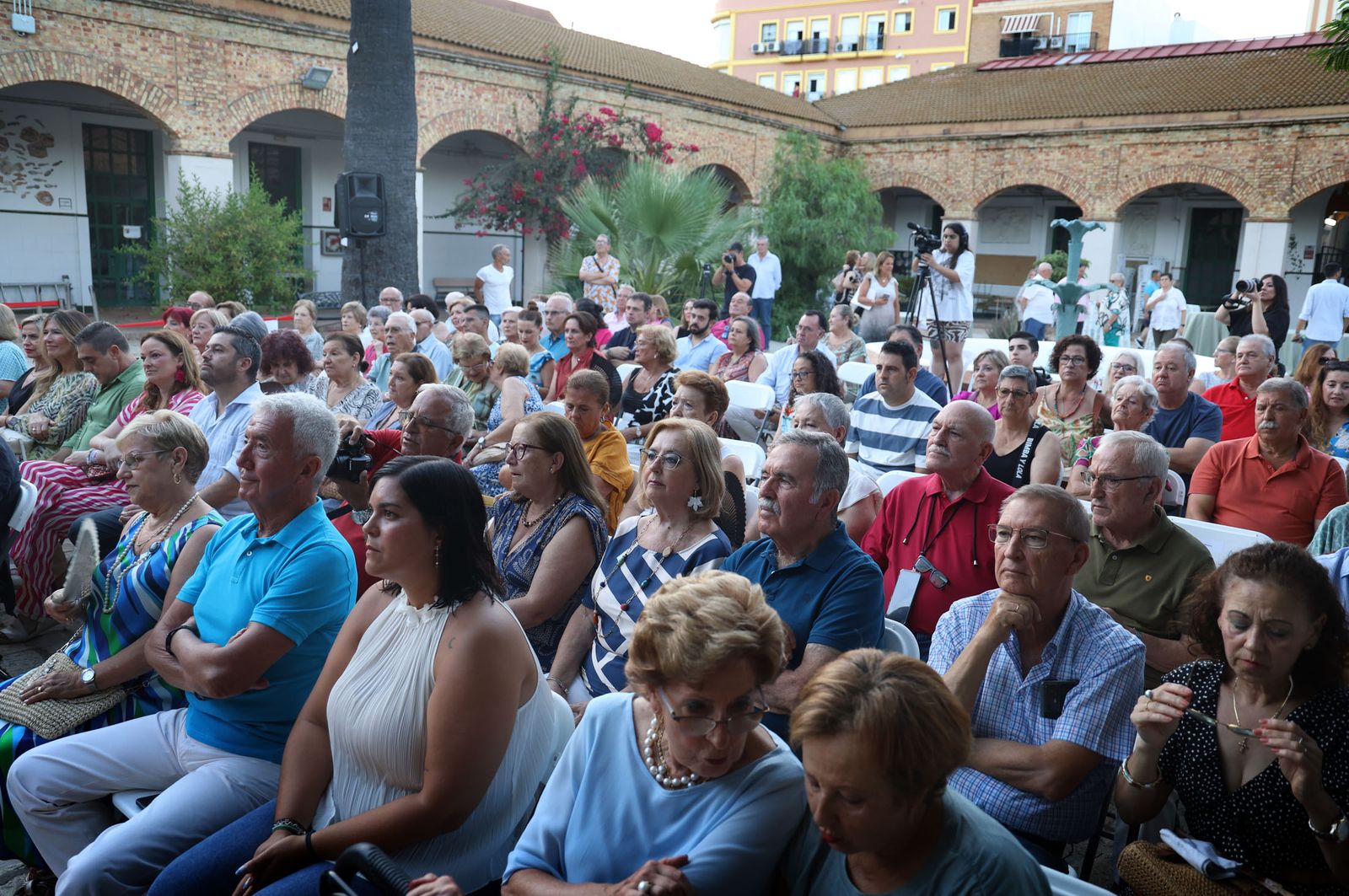 Imágenes del pregón de José Luis Pons en 'La Velada de Santa Ana' de El Matadero