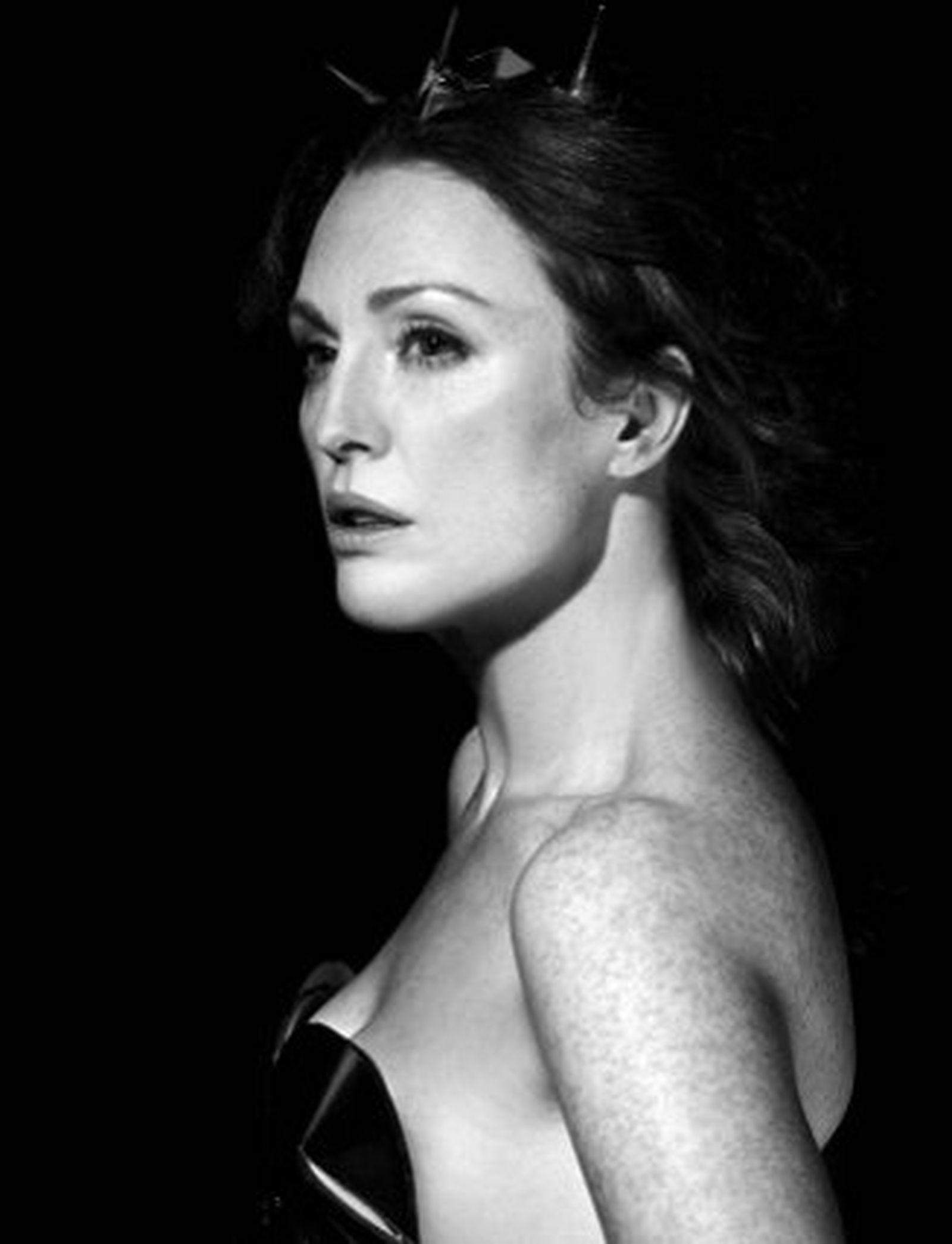 Julianne Moore, como Hera.