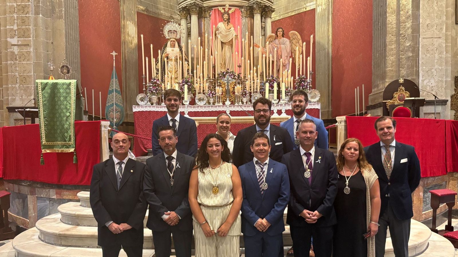 La junta de gobierno de la hermandad del Resucitado.