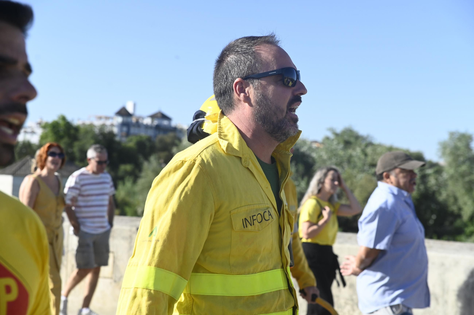 La manifestación de los bomberos forestales en Córdoba, en imágenes
