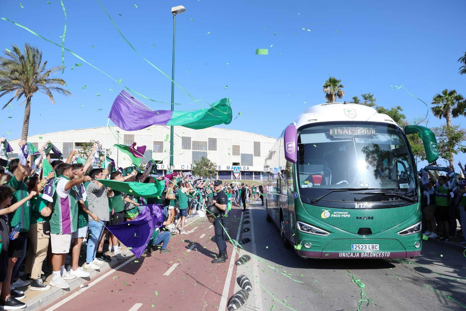 Recibimiento al Unicaja antes de las semifinales de la BCL, en fotos
