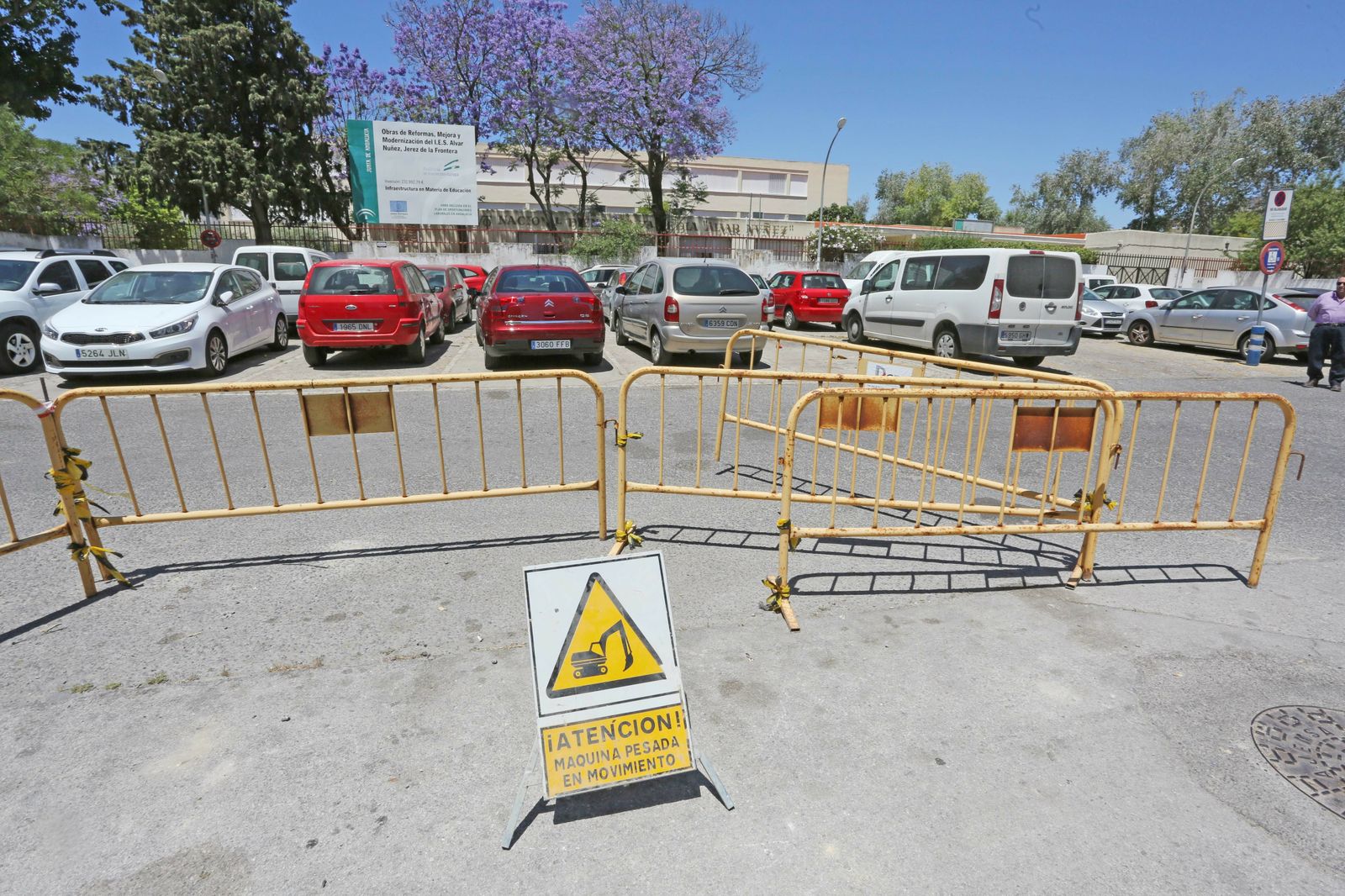 Aparcamiento junto al IES Álvar Núñez, este martes.