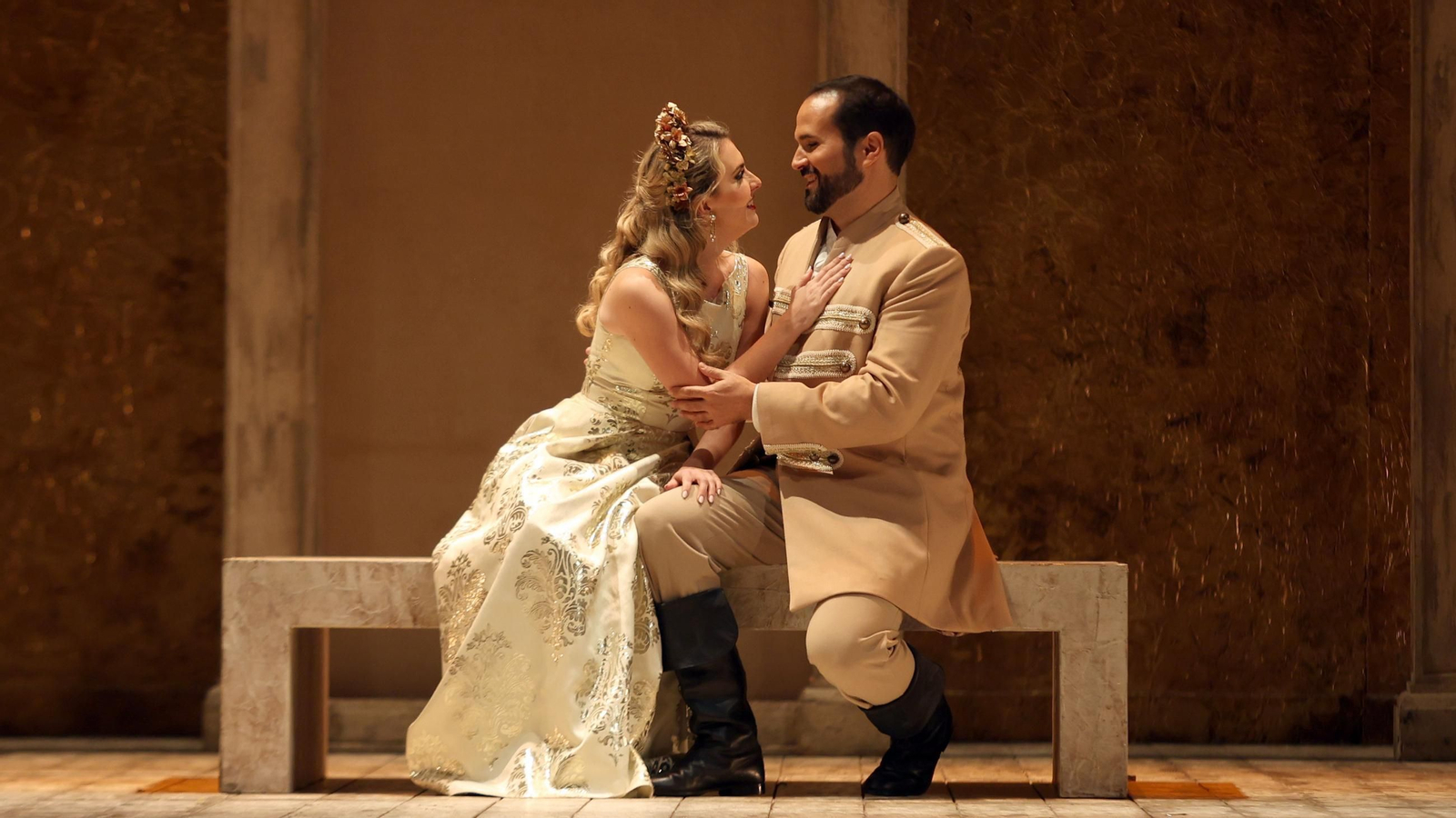 Imágenes de la ópera 'Don Gil de Alcalá' en el Teatro Villamarta de Jerez