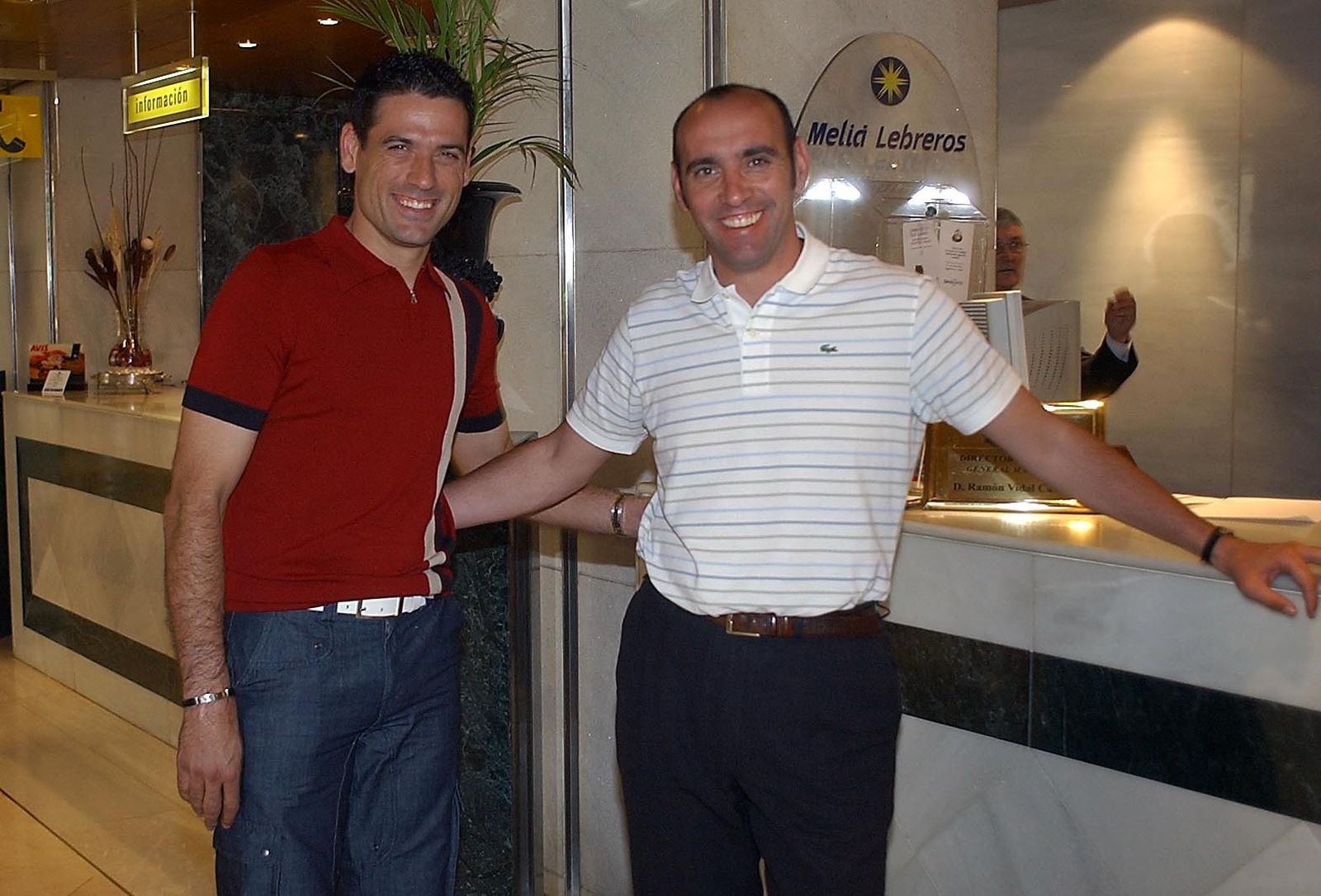 A mediados de junio de 2005, Monchi recibe a Palop en Los Lebreros.