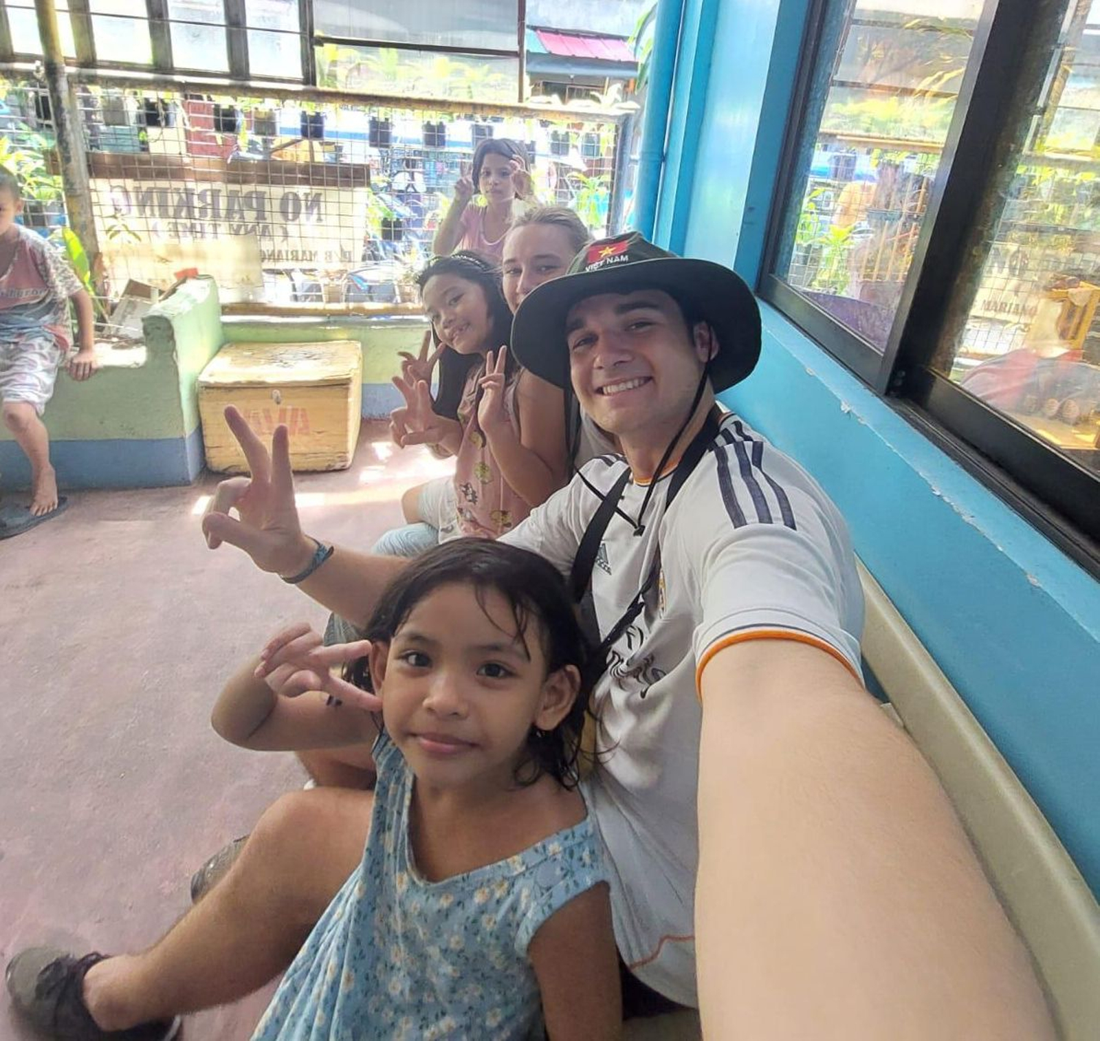 Niños de Tondo en una escuela del distrito.