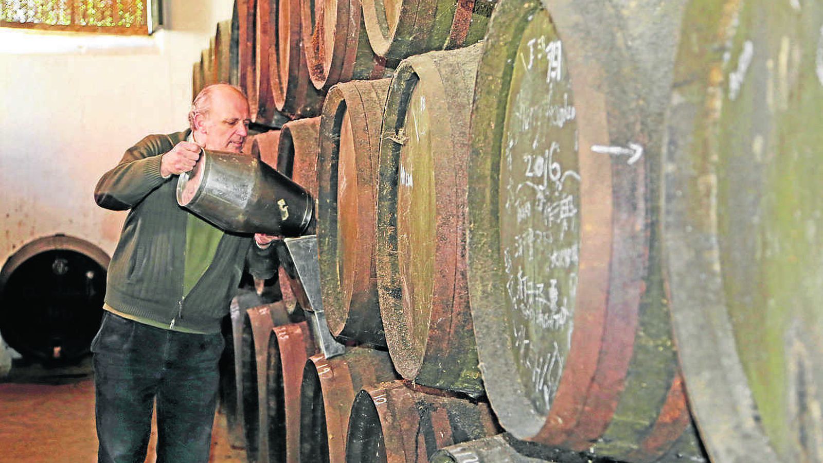 Trabajo en las botas de las Bodegas Faustino.